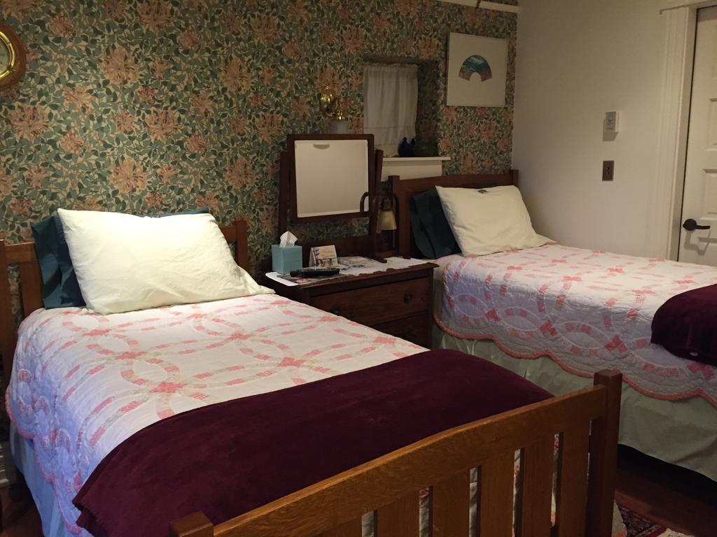 Alaska'S Capital Inn Bed And Breakfast (Adults Only) Juneau Chambre photo